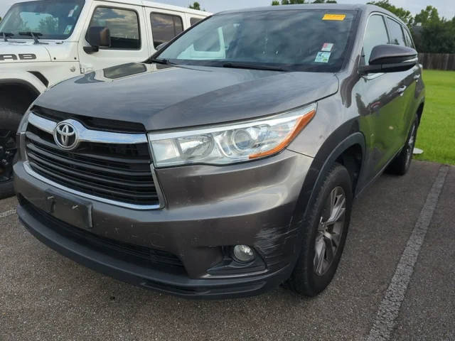 2015 Toyota Highlander LE FWD photo
