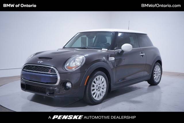 2015 MINI Hardtop 2 Door S FWD photo