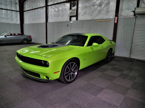 2015 Dodge Challenger R/T Shaker RWD photo