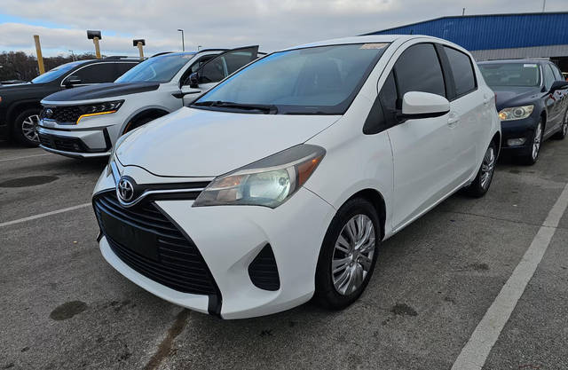 2015 Toyota Yaris L FWD photo