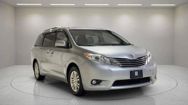 2015 Toyota Sienna XLE FWD photo