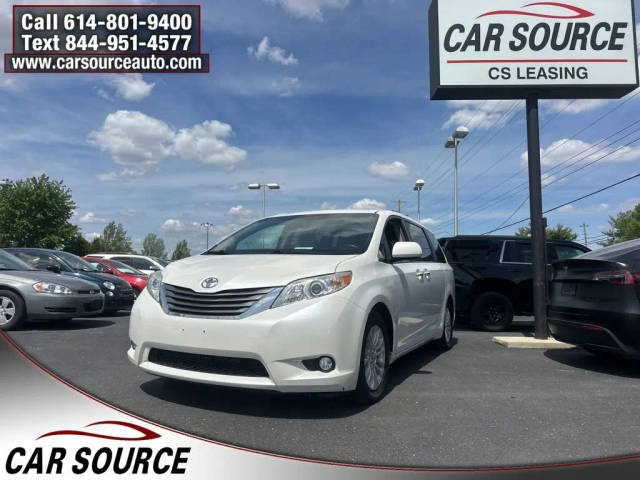 2015 Toyota Sienna XLE FWD photo