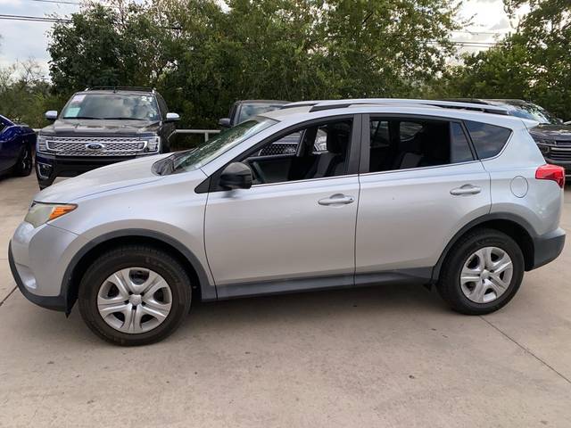 2015 Toyota RAV4 LE FWD photo