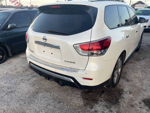2015 Nissan Pathfinder Platinum FWD photo