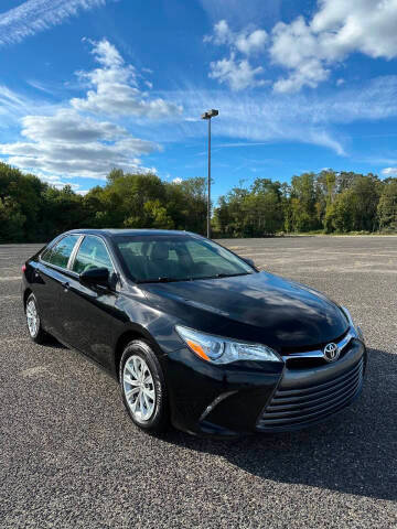 2015 Toyota Camry LE FWD photo