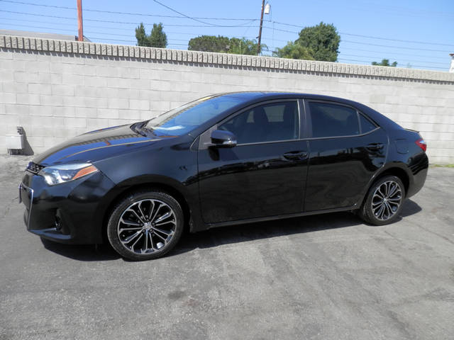 2015 Toyota Corolla L FWD photo