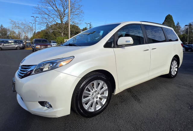 2015 Toyota Sienna Ltd Premium AWD photo