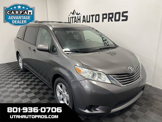 2015 Toyota Sienna LE FWD photo