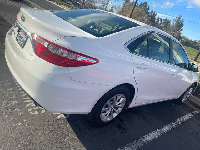 2015 Toyota Camry LE FWD photo