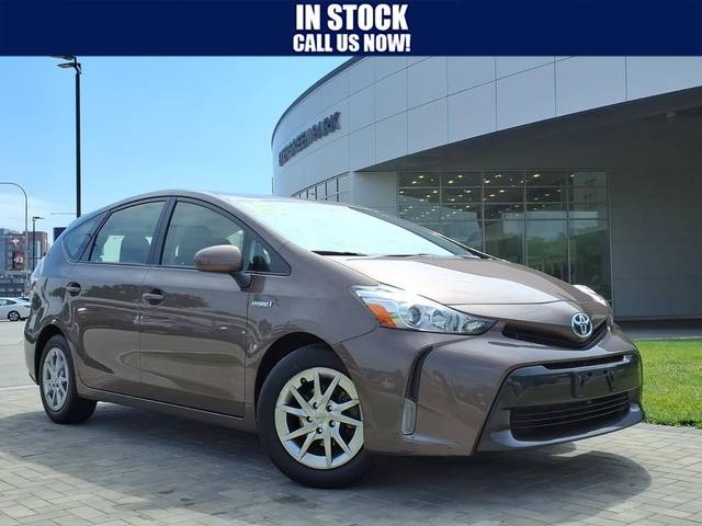 2015 Toyota Prius v Three FWD photo