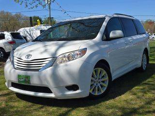 2015 Toyota Sienna LE AWD photo