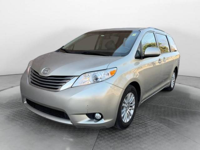 2015 Toyota Sienna XLE FWD photo