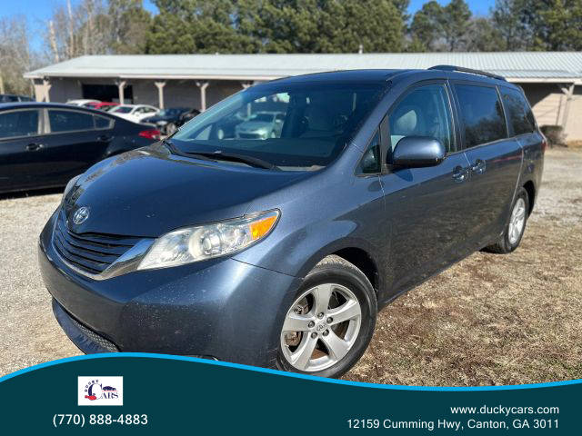 2015 Toyota Sienna LE FWD photo