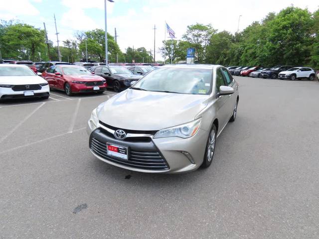 2015 Toyota Camry XLE FWD photo