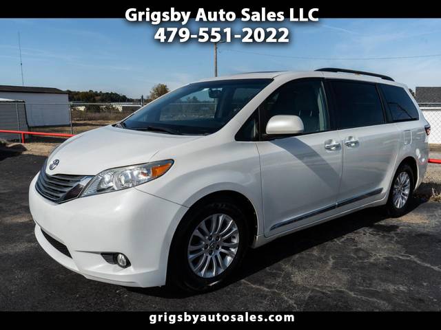 2015 Toyota Sienna XLE FWD photo