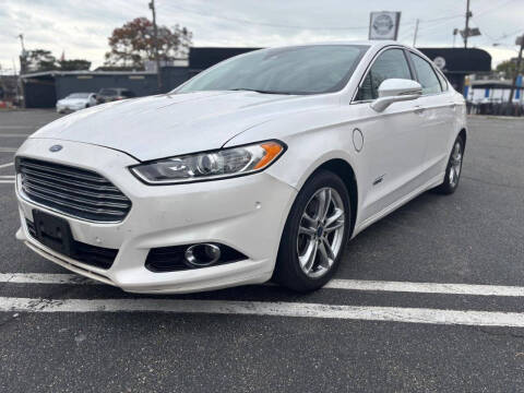 2016 Ford Fusion Energi Titanium FWD photo
