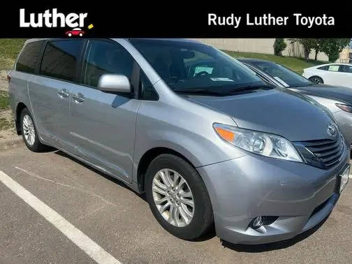 2015 Toyota Sienna XLE FWD photo