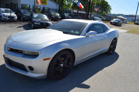 2015 Chevrolet Camaro LT RWD photo