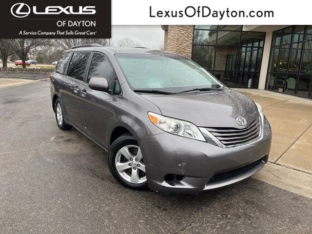 2015 Toyota Sienna LE FWD photo
