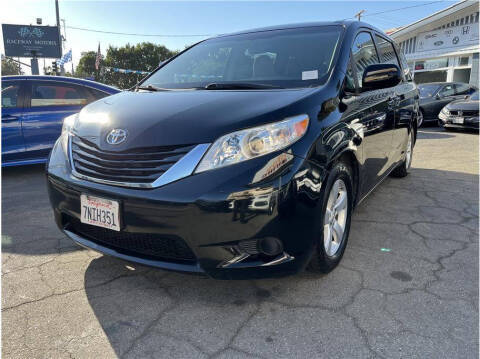2015 Toyota Sienna LE FWD photo