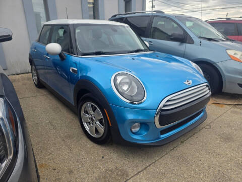 2015 MINI Hardtop 4 Door FWD photo
