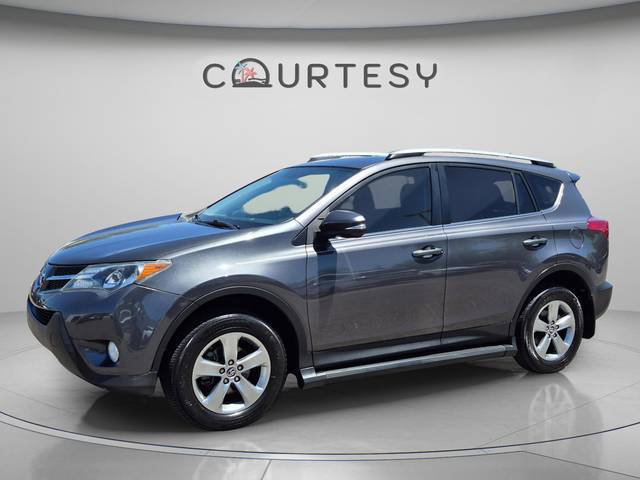 2015 Toyota RAV4 XLE FWD photo