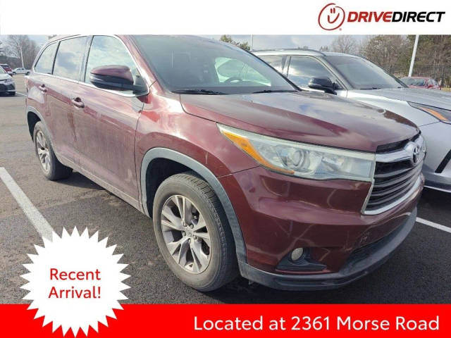 2015 Toyota Highlander LE Plus FWD photo