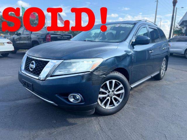 2015 Nissan Pathfinder SV FWD photo