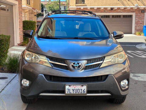 2015 Toyota RAV4 XLE FWD photo
