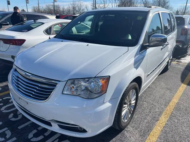 2015 Chrysler Town and Country Touring-L FWD photo