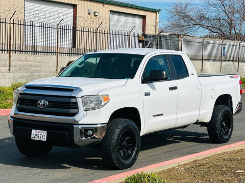 2015 Toyota Tundra SR5 4WD photo