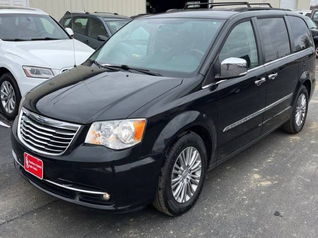 2015 Chrysler Town and Country Touring-L FWD photo