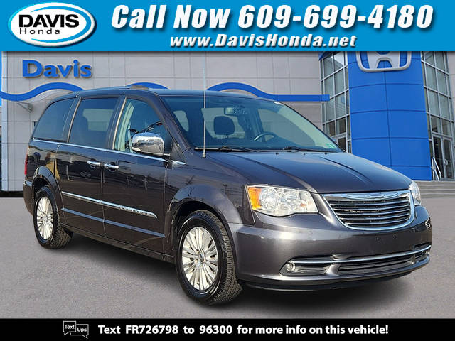 2015 Chrysler Town and Country Limited FWD photo