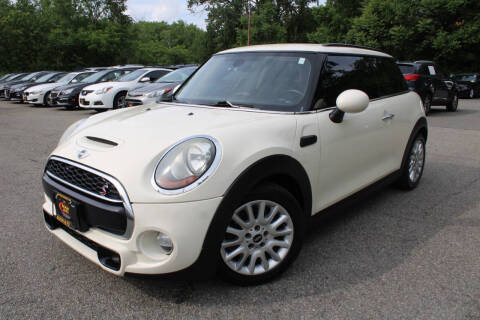 2015 MINI Hardtop 2 Door S FWD photo