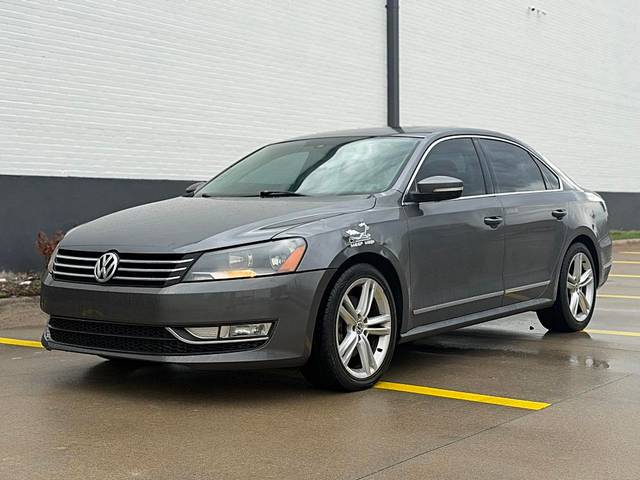 2015 Volkswagen Passat 1.8T SE w/Sunroof & Nav FWD photo
