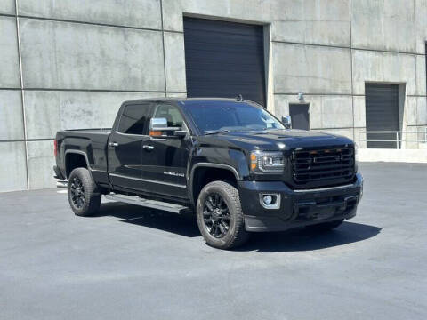 2015 GMC Sierra 2500HD Denali 4WD photo