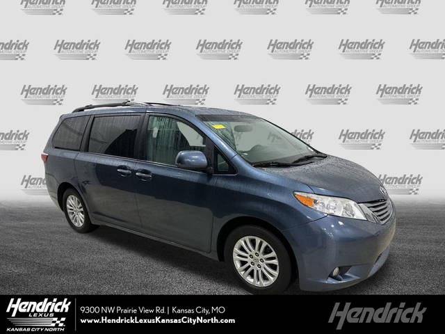 2015 Toyota Sienna XLE FWD photo