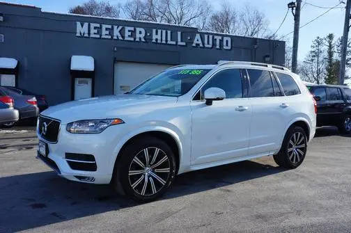 2016 Volvo XC90 T6 Momentum AWD photo