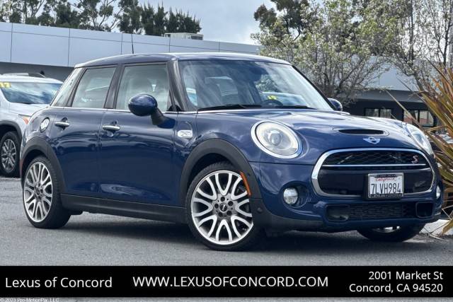 2015 MINI Hardtop 4 Door S FWD photo