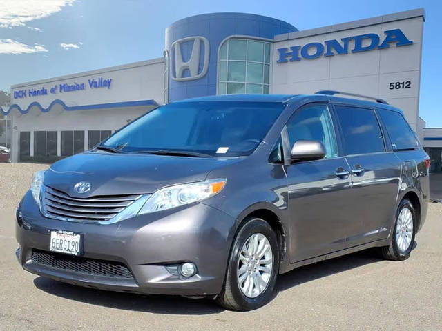 2015 Toyota Sienna XLE FWD photo
