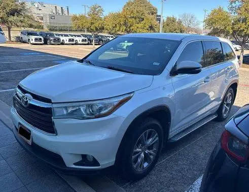 2015 Toyota Highlander LE Plus FWD photo