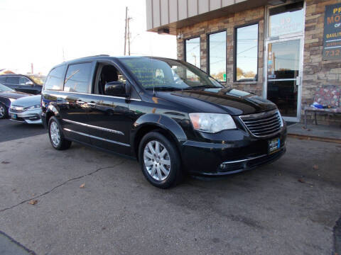 2015 Chrysler Town and Country Touring FWD photo