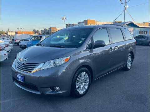 2015 Toyota Sienna XLE Premium FWD photo