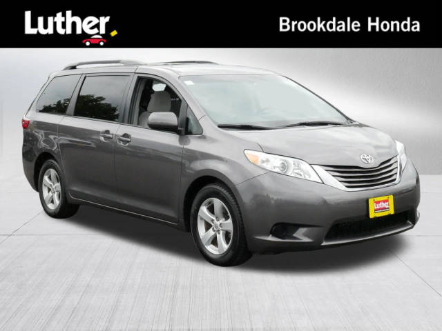 2015 Toyota Sienna LE FWD photo