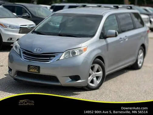 2015 Toyota Sienna LE FWD photo