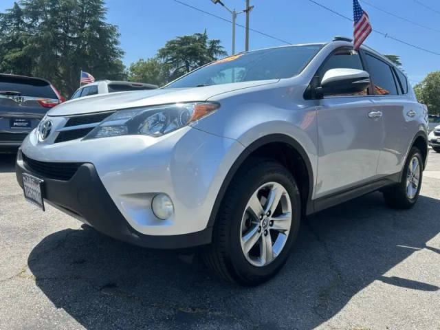 2015 Toyota RAV4 XLE FWD photo