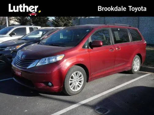 2015 Toyota Sienna XLE FWD photo