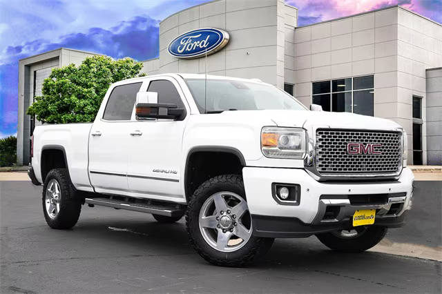 2015 GMC Sierra 2500HD Denali 4WD photo