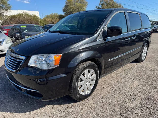 2016 Chrysler Town and Country Touring FWD photo