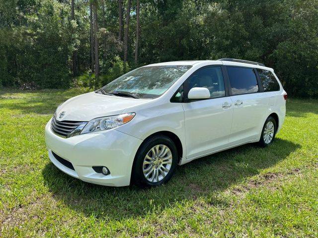 2015 Toyota Sienna XLE FWD photo
